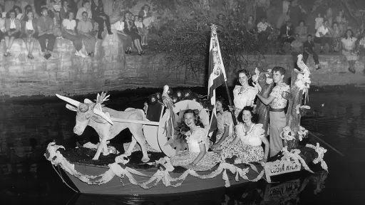 Historic River Parade photo